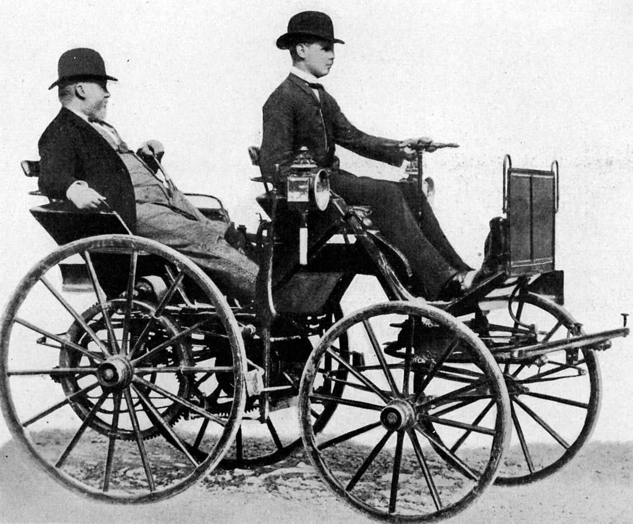 ガソリン車のゴットリーブダイムラー、1886年 作： 不明