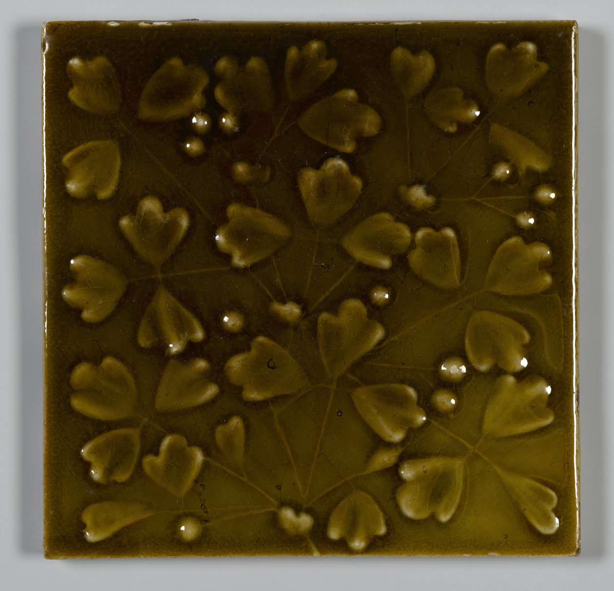 J.＆JG Low Art Tile Works、マサチューセッツ州チェルシー、1881年頃（釉薬付き陶器）で設計および製造されたタイル 作： アメリカの学校