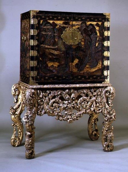 金箔のスタンドのキャビネット、1680年頃（キャビネット） 作： オランダ語学校
