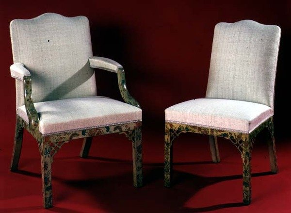 塗装されたシノワズリーサポート付きのアームチェアと椅子のセットの一部、c.1760 作： 英語学校