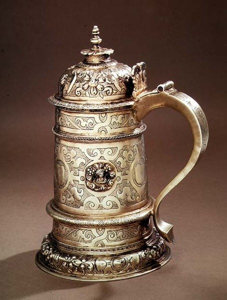 タンカード、IRシールドの下に四葉型、1602（シルバー） 作： 英語学校
