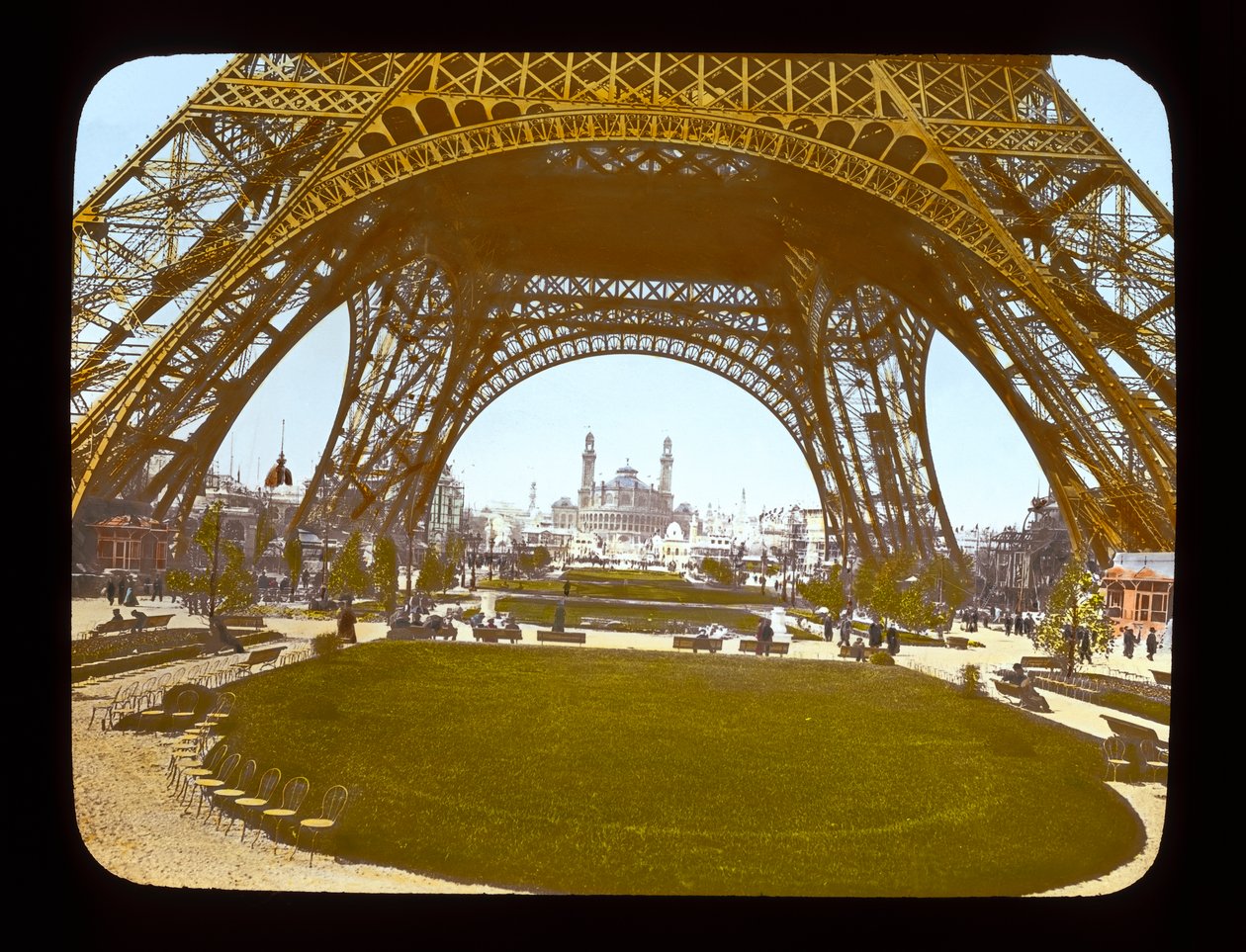 パリ万博：エッフェル塔とトロカデロ、1900年（ランタンスライド） 作： フランスの写真家