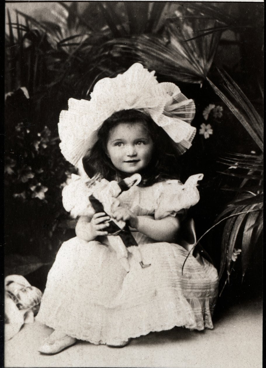 ロシアの大公オルガニコラエフナロマノワ（1897-1918）の肖像画。 作： フランスの写真家