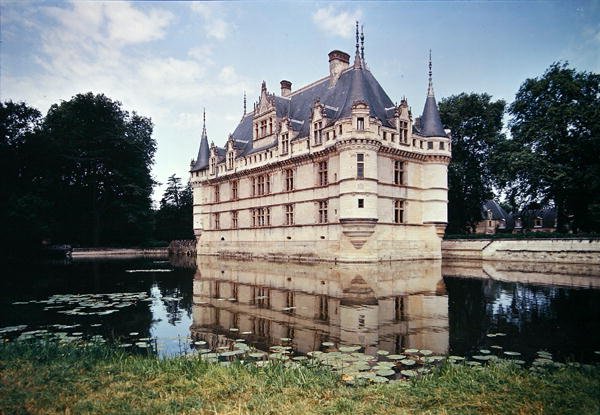 ジルベルテロのために建てられたシャトーダゼイルリドーの眺め、1518年〜27年 作： フランス語学校