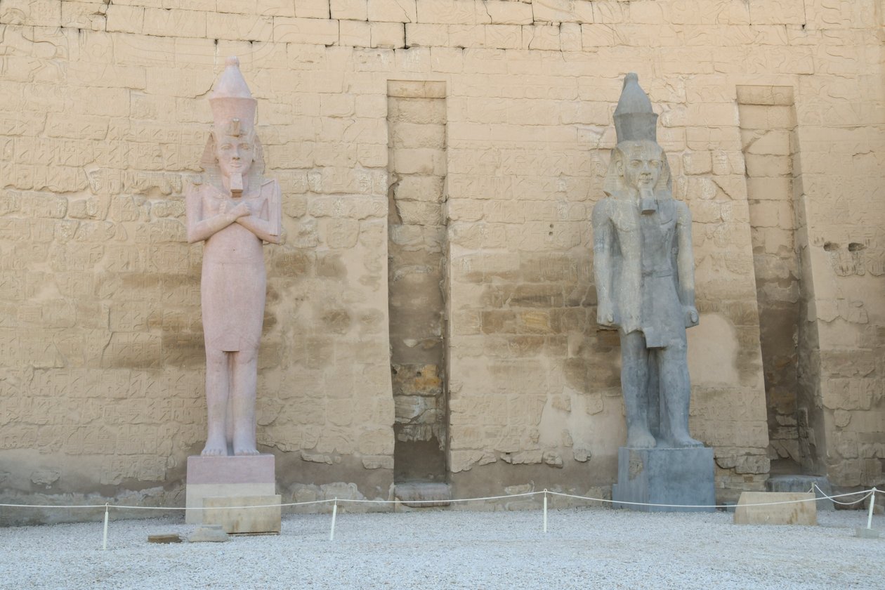ルクソール神殿、ルクソールにある古代エジプト建築 作： 