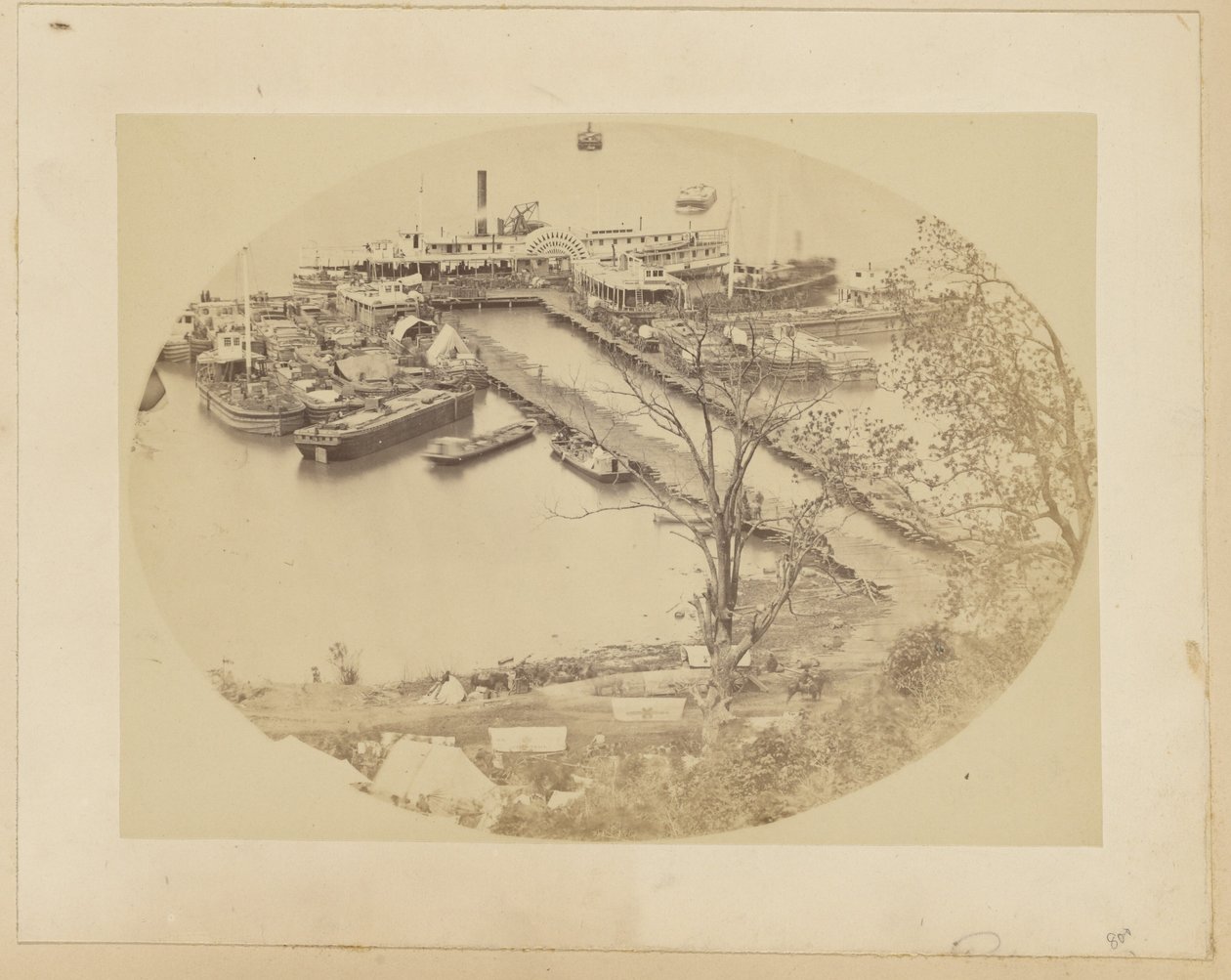 [1864年5月16日］［USMRR建設部隊、ベル平野下埠頭］。 作： AJラッセル