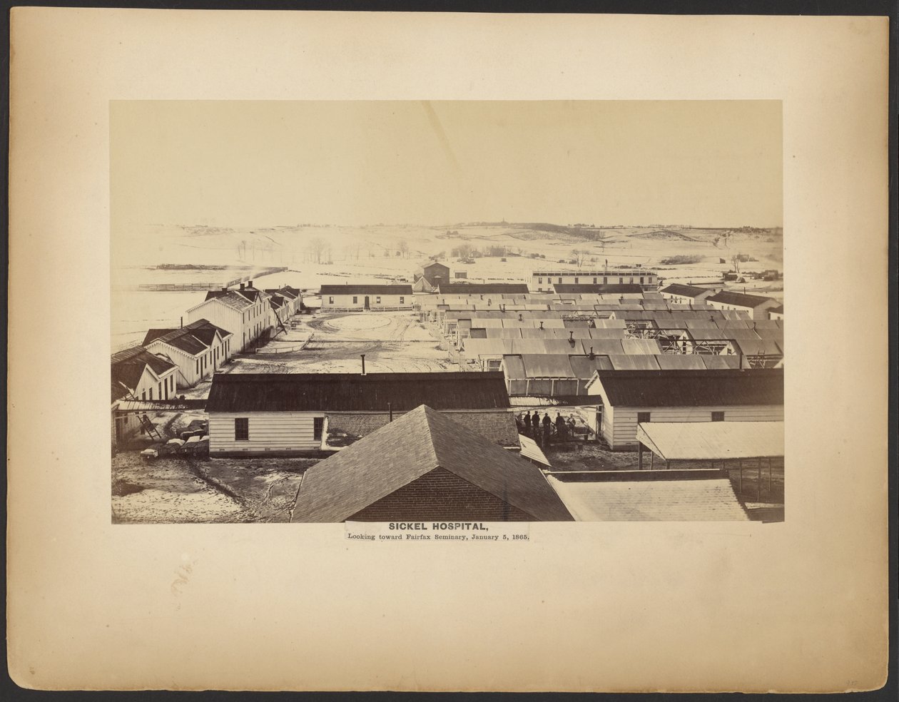 1864年1月5日、フェアファックス神学校方向を見たシッケル病院。 作： AJラッセル