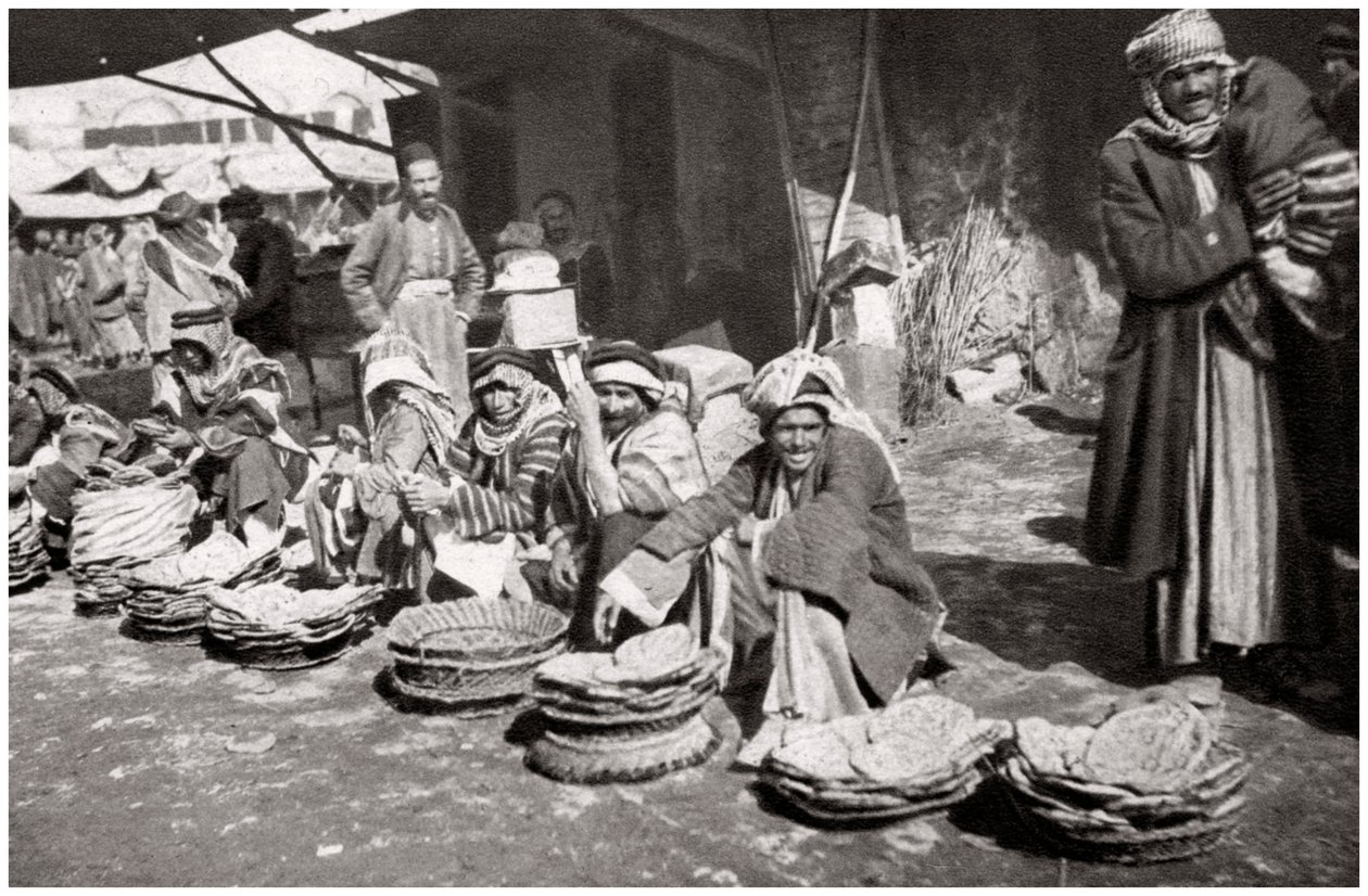 Suq El Khubur、ネイティブのパン市場、バグダッド、イラク、1925年。 作： A.ケリム