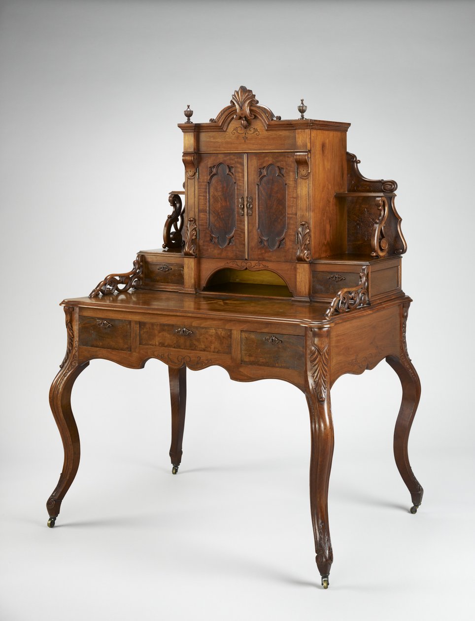 デスク、c。 1870-1880（クルミとカエデ;松） 作： アドルフ・ケンペン