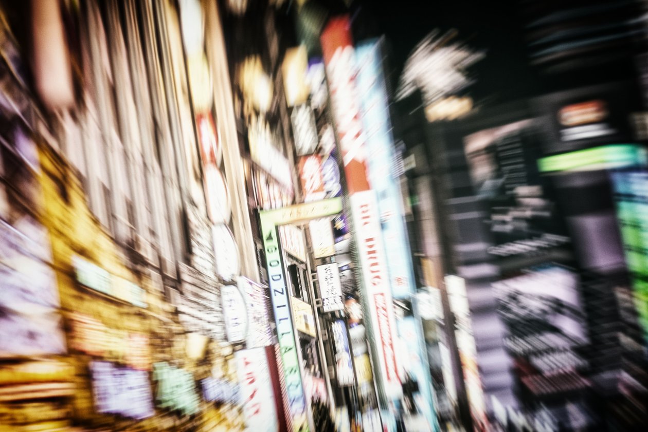  作： アレックス・キャミンカー