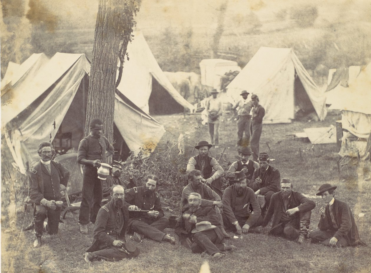 1862 年 10 月、アンティータム、ポトマック軍司令部の集団。 作： アレクサンダー・ガードナー