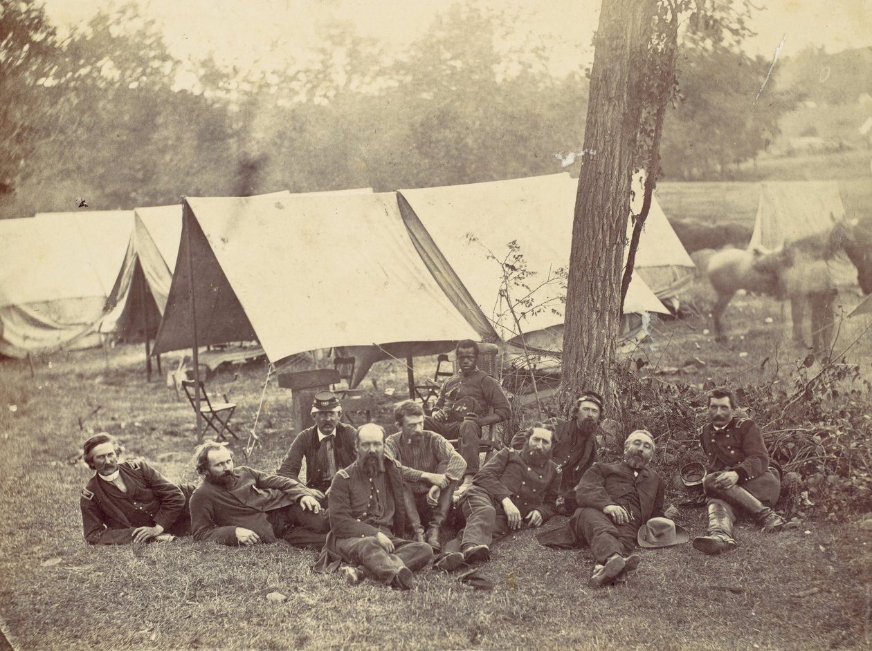 1862 年 10 月、アンティータム、ポトマック軍司令部の集団。 作： アレクサンダー・ガードナー