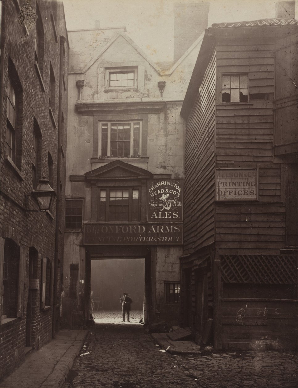 1875年、ワーウィック・レーンのオックスフォード・アームズ（写真） 作： アルフレッド＆ブール ジョン・ブール