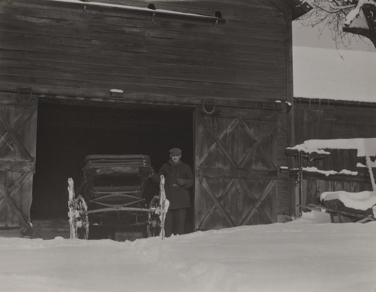 納屋、馬車、そして雪 作： アルフレッド・スティグリッツ