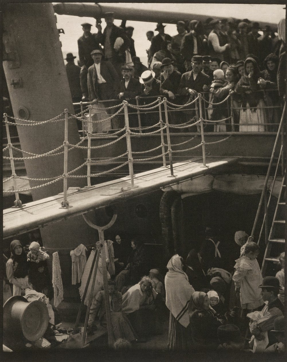 The Steerage、1907 年、1915 年に印刷。 作： アルフレッド・スティグリッツ