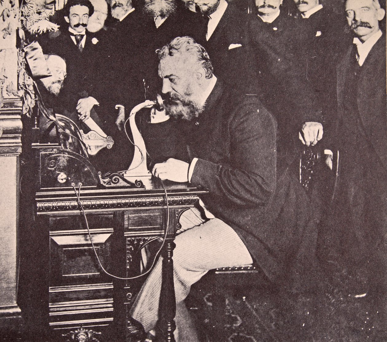 アレクサンダーグラハムベル、ニューヨークとシカゴの間で初めて電話をかけた（1892年） 作： アメリカの写真家