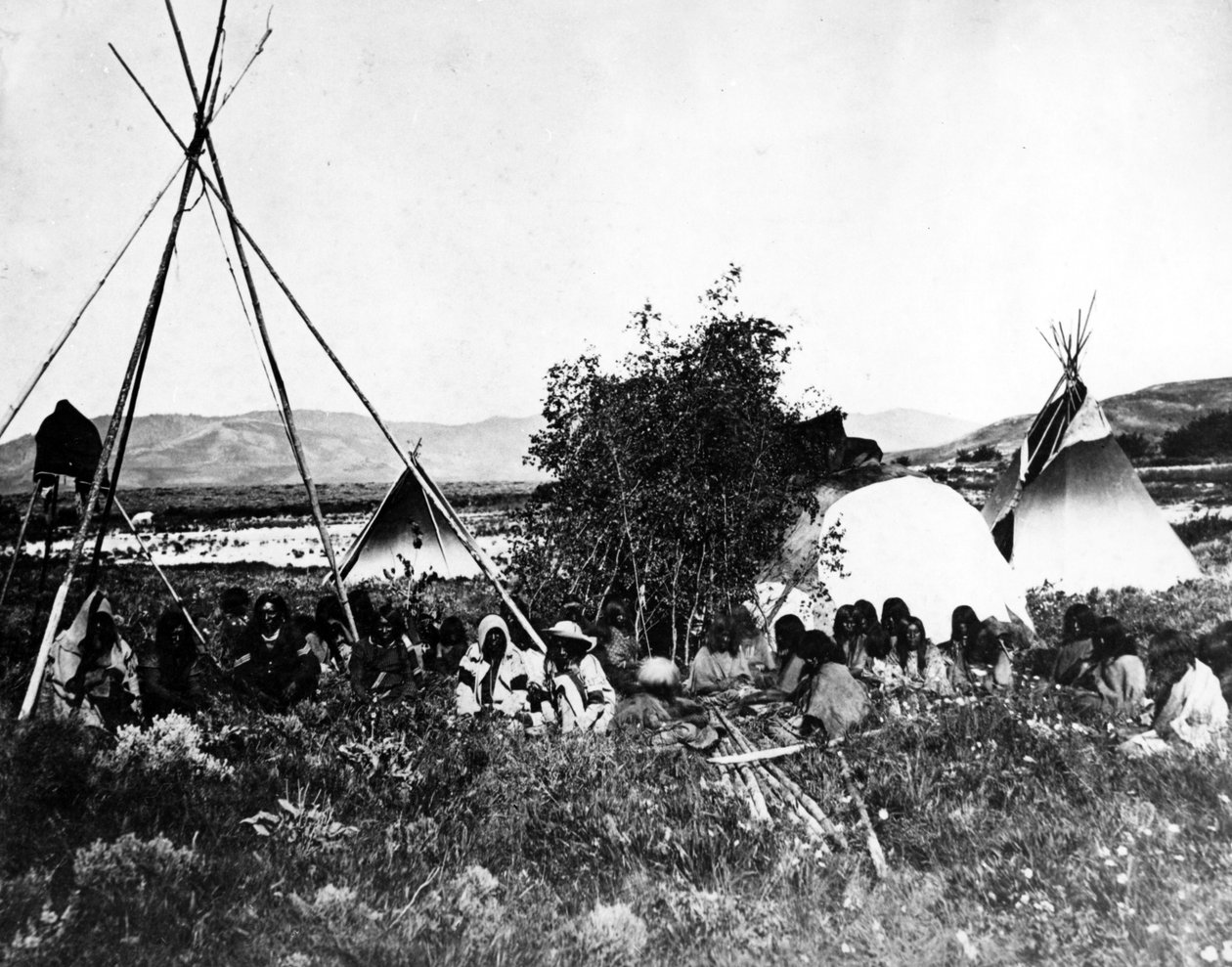 ティーピーとアメリカインディアン、1870年代頃 作： アメリカの写真家