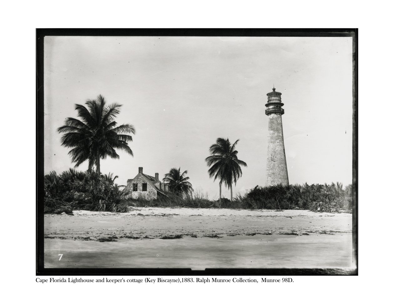 フロリダ岬灯台とキーパーコテージ、キービスケーン、1883 作： アメリカの写真家
