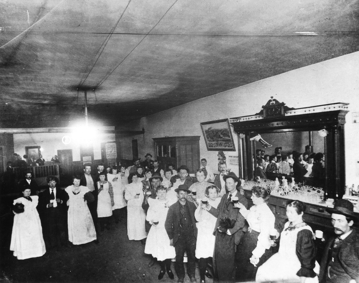 クラッパージャックサルーン、コロラド州クリップルクリーク、1895-99年 作： アメリカの写真家
