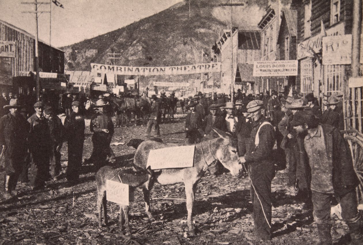 フロントストリート、ドーソン、c.1898 作： アメリカの写真家