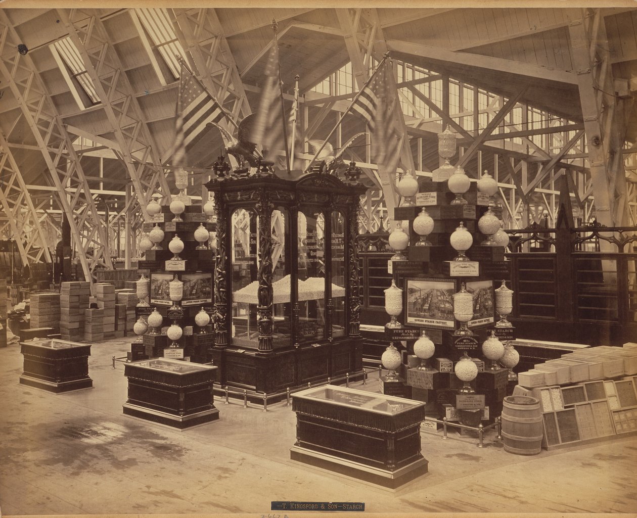 Kingsford、T.、＆Son、Oswego、NY、Exhibit 210、Agricultural Hall、Bldg。、1876（albumen print） 作： アメリカの写真家
