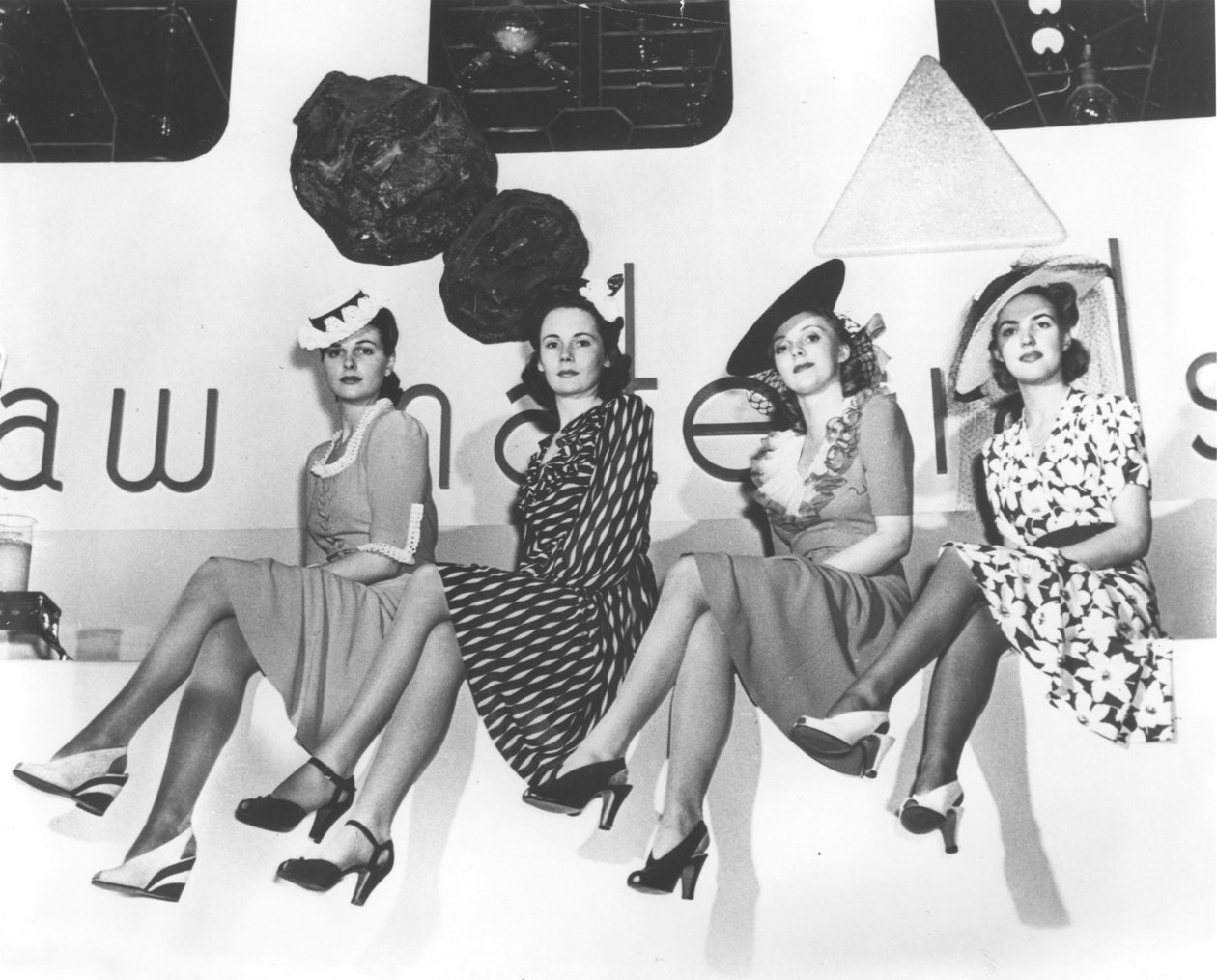 ナイロンの宣伝写真、ニューヨークワールドフェア、1939 作： アメリカの写真家