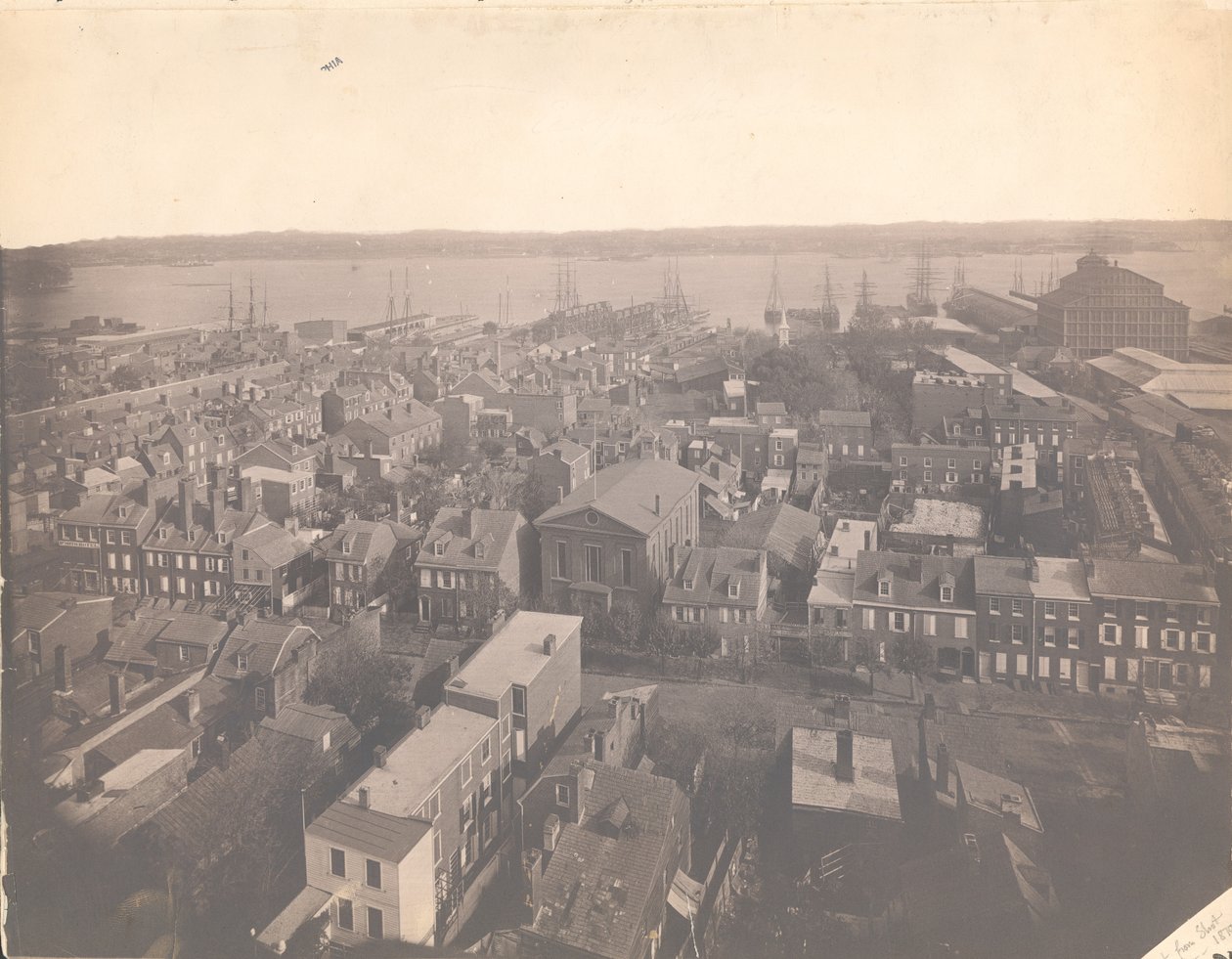 フィラデルフィアのパノラマ、イーストビュー-ショットタワーからの東、1870年（アルブメンプリント） 作： アメリカの写真家