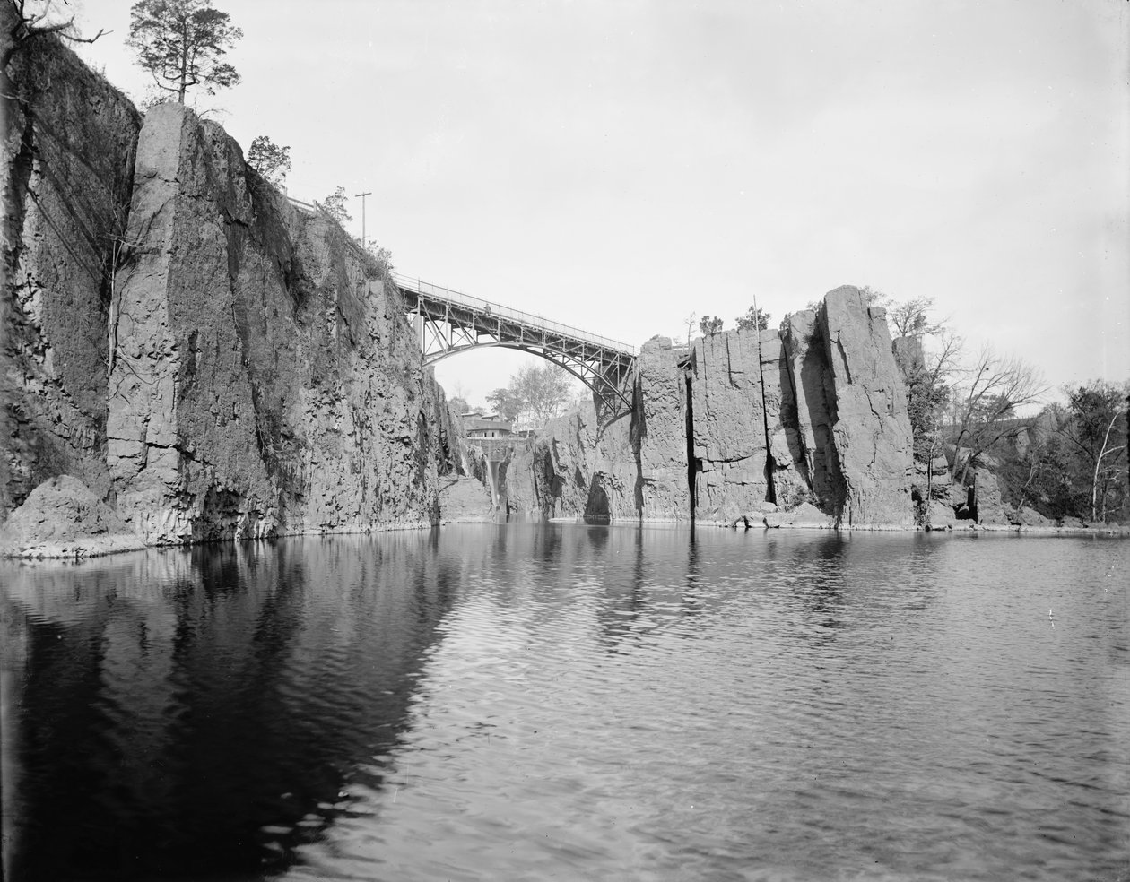 Passaic Falls、1890〜1901年 作： アメリカの写真家