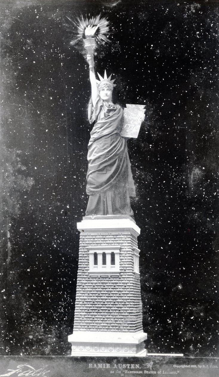 自由の女神としてのラミーオースティン、1885 作： アメリカの写真家