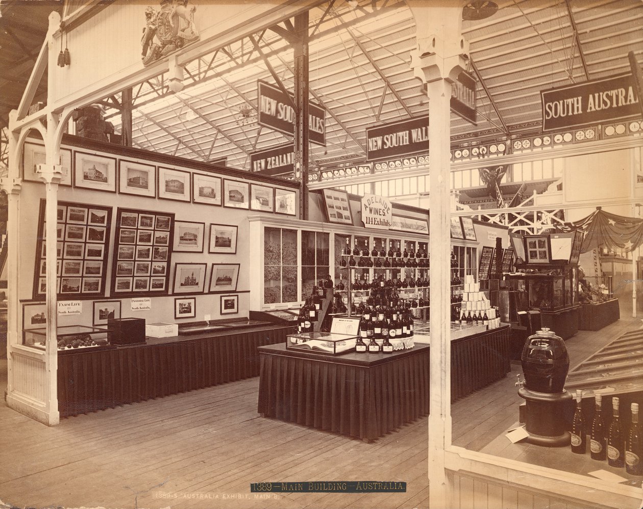 南オーストラリア展示、メインビルディング、センテニアルインターナショナルエキシビション、フィラデルフィア、1876（アルブメンプリント） 作： アメリカの写真家