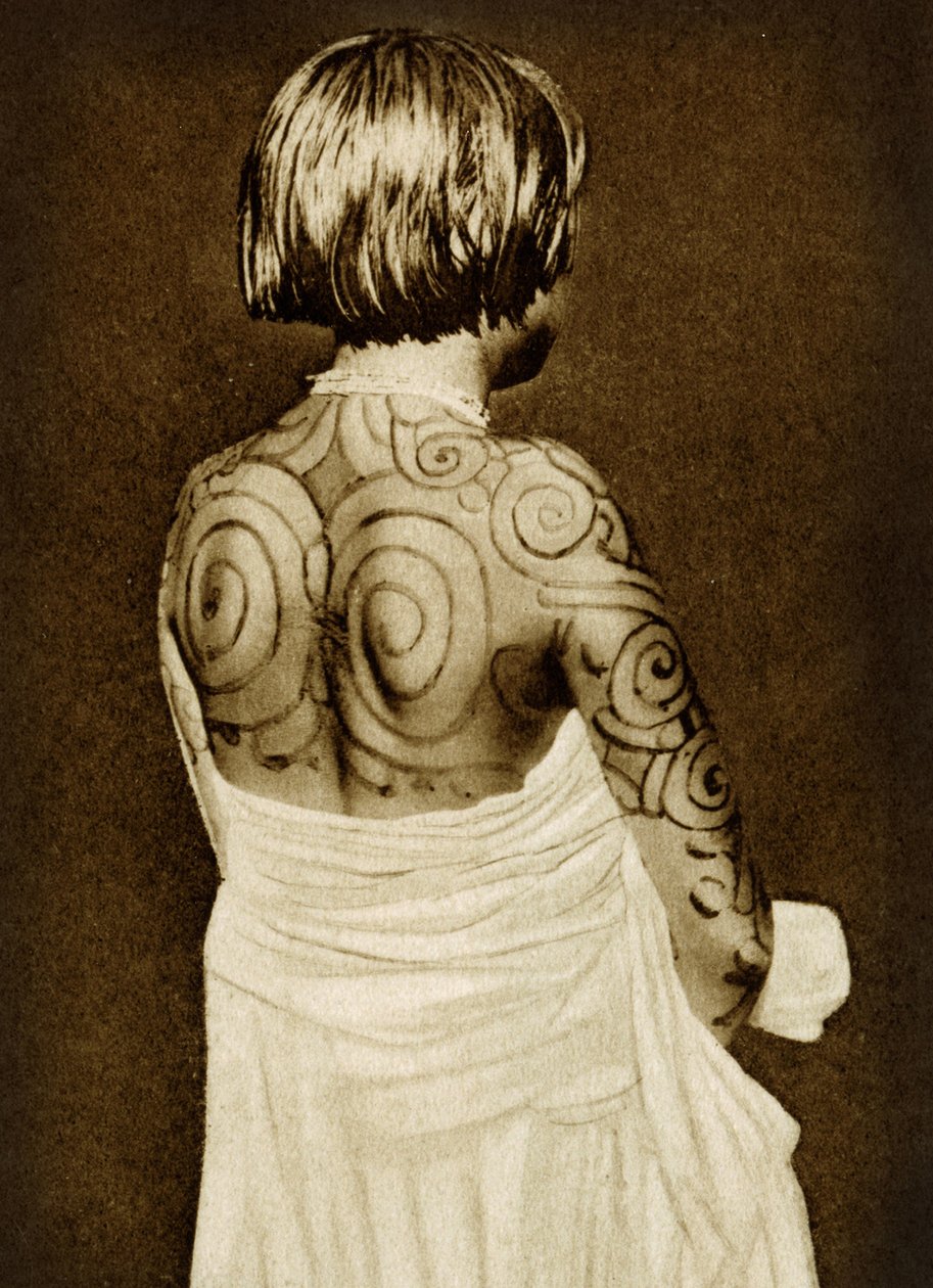 入れ墨されたChamacoco女性c.1890（セピア写真） 作： アメリカの写真家