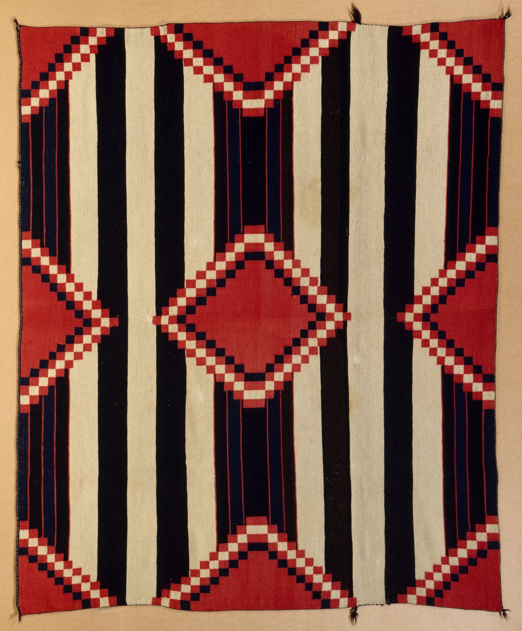 ナバホフェーズIIIチーフブランケット、1880-90（ウール） 作： アメリカの学校