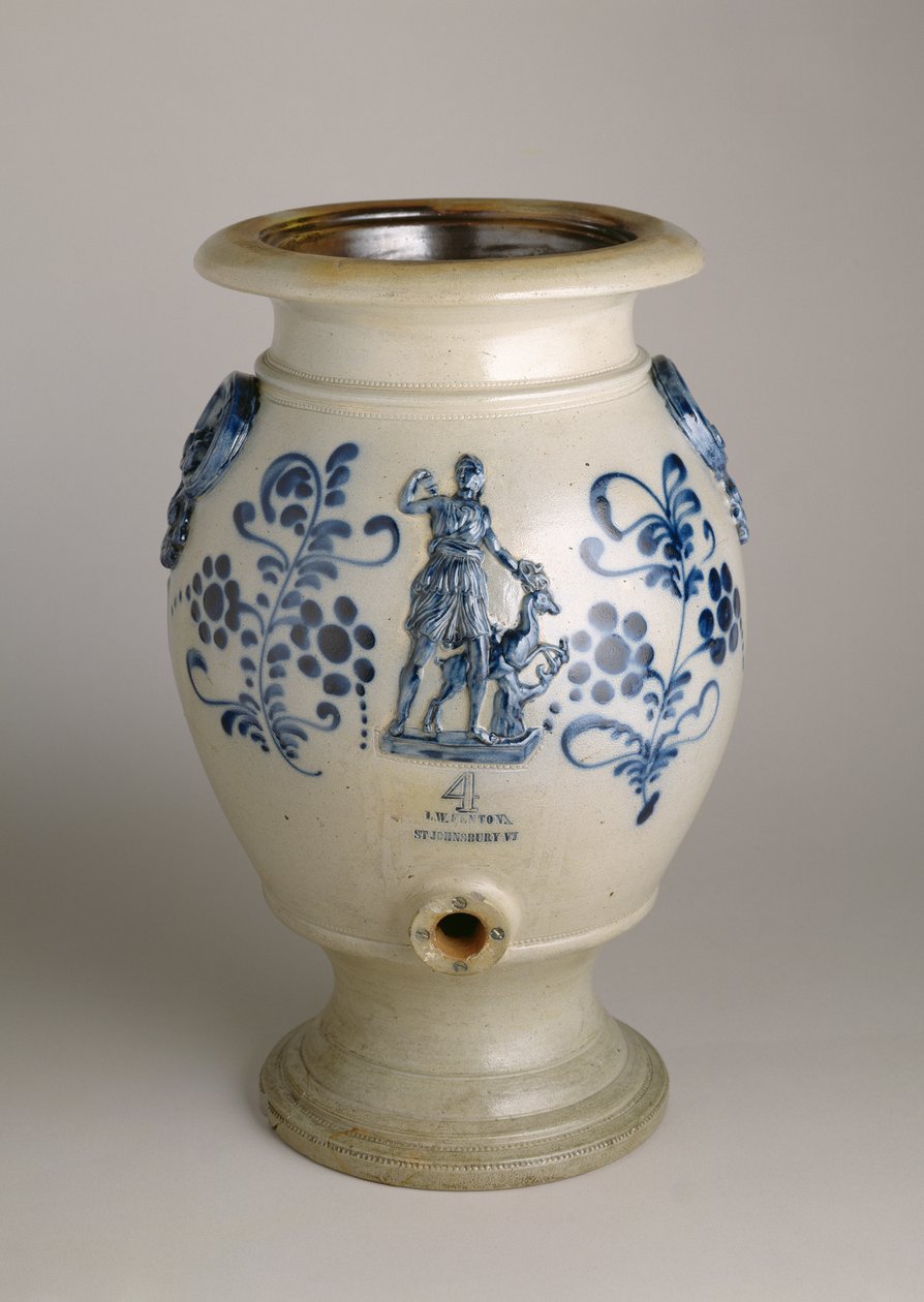 ウォータークーラー、c.1850（セラミック） 作： アメリカの学校