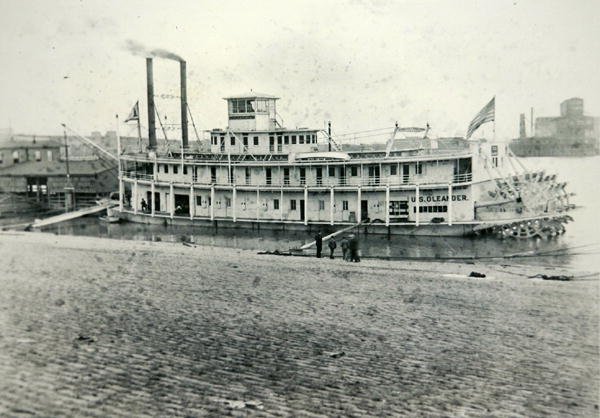 セントルイスに停泊中の船尾付き船「U.S. Oleander」、1880年頃（モノクロ写真） 作： アメリカンアメリカン