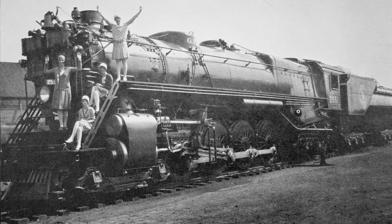 ボールドウィン社製の4-8-4クラスのS-1機関車で、グレート・ノーザン鉄道の「エンパイア・ビルダー」列車用に製造された。 作： アメリカの写真家