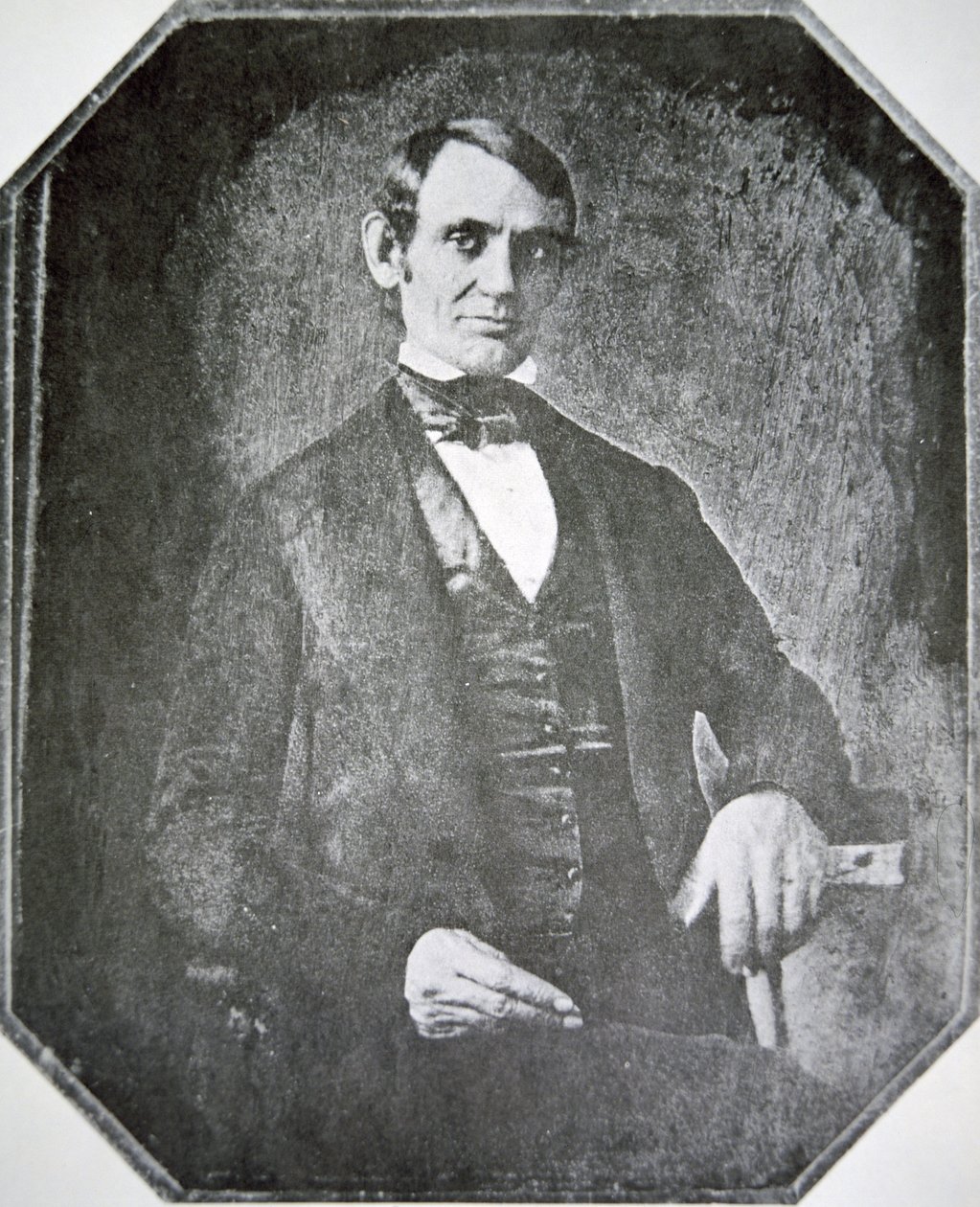 エイブラハム・リンカーン（1809-65）37歳の時の国会議員として 作： アメリカの写真家
