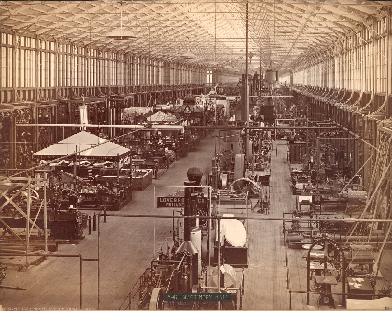 Machinery Hall、South Avenue、Philadelphia Centennial International Exhibition、1876（silver albumen print） 作： アメリカの写真家