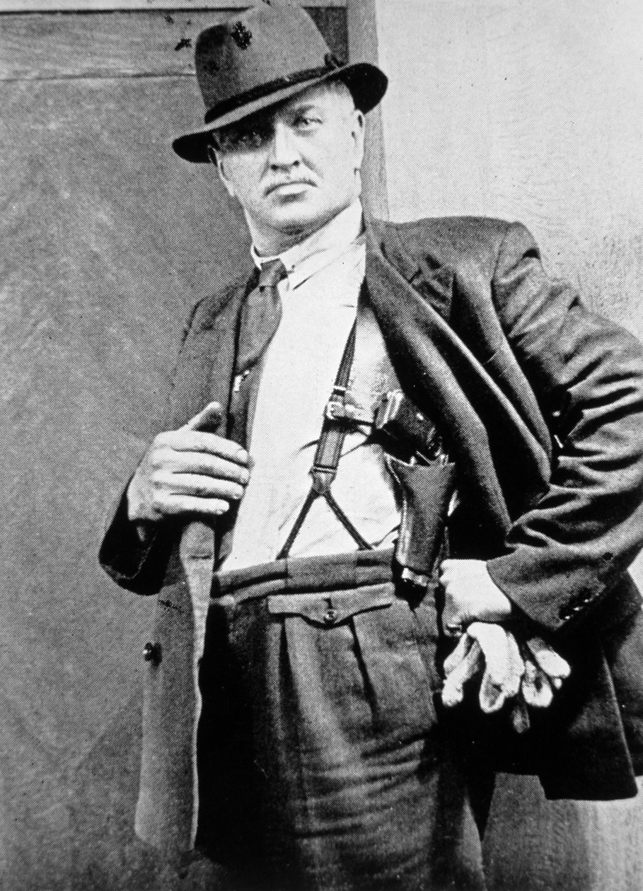 ニューヨークの警察官、1920年頃（モノクロ写真 作： アメリカの写真家