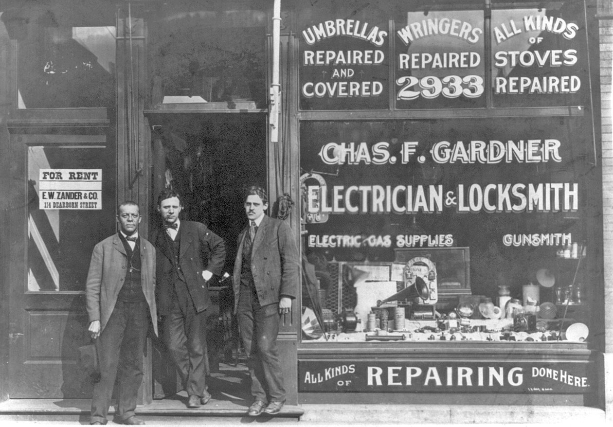Única loja negra desse tipo nos EUA, na 2933 State St., Chicago, Illinois, c.1899 (foto em preto e branco) 作： アメリカの写真家
