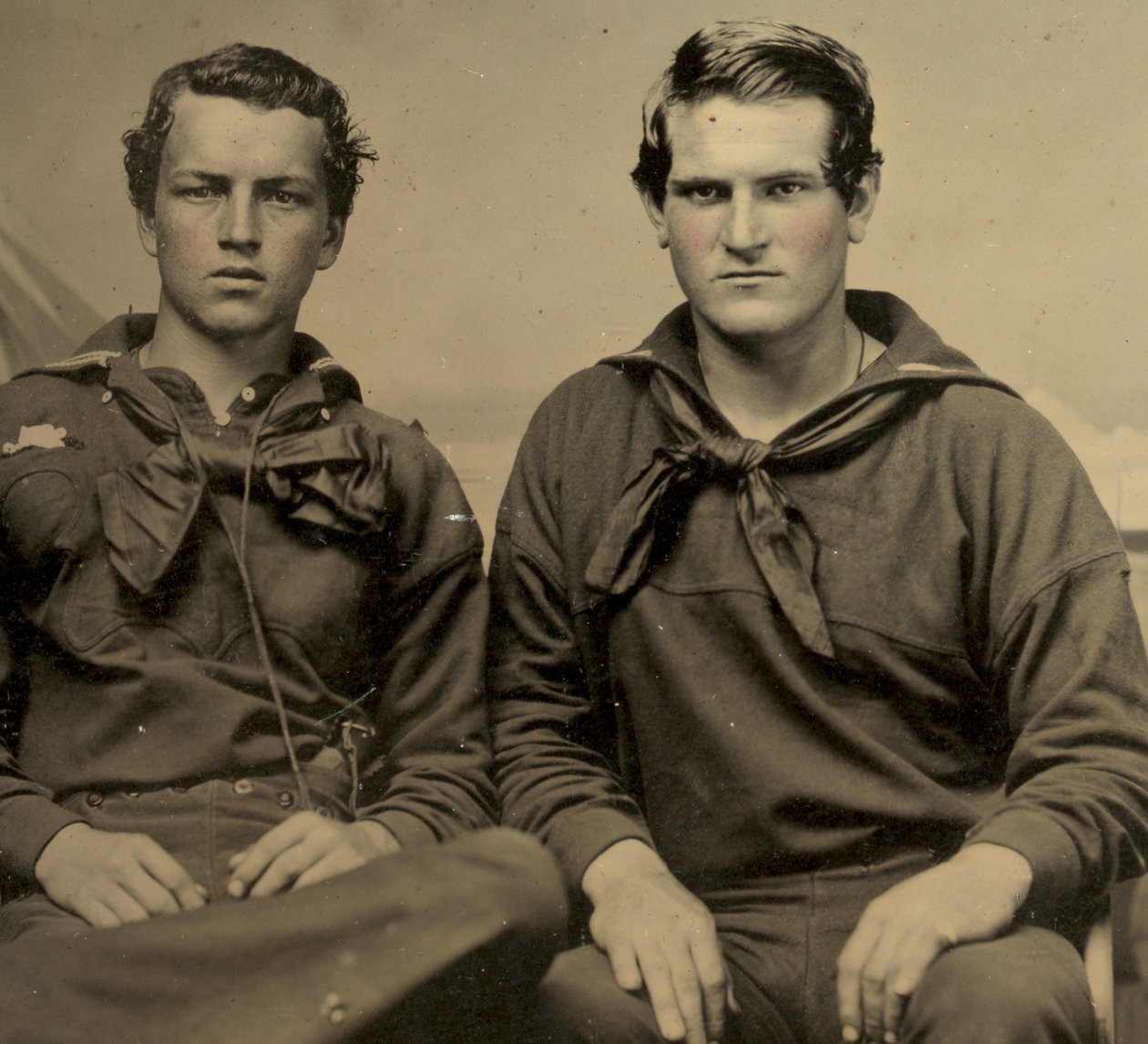 ユニオン制服を着た2人の船員の肖像、c.1861（ブリキの写真） 作： アメリカの写真家