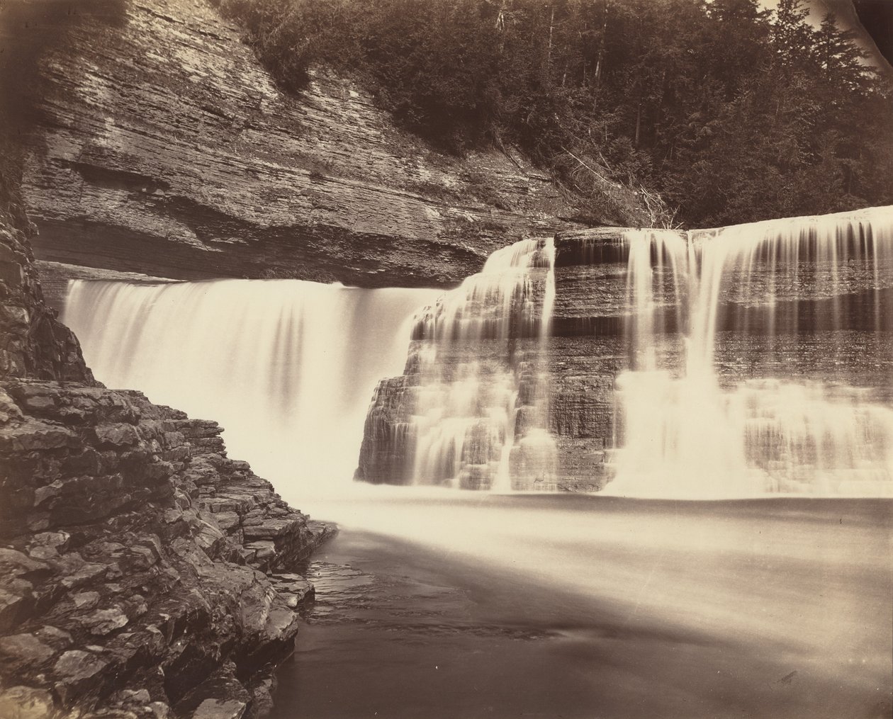 ニューヨーク州トレントン・フォールズ。1870年（写真） 作： アメリカの写真家