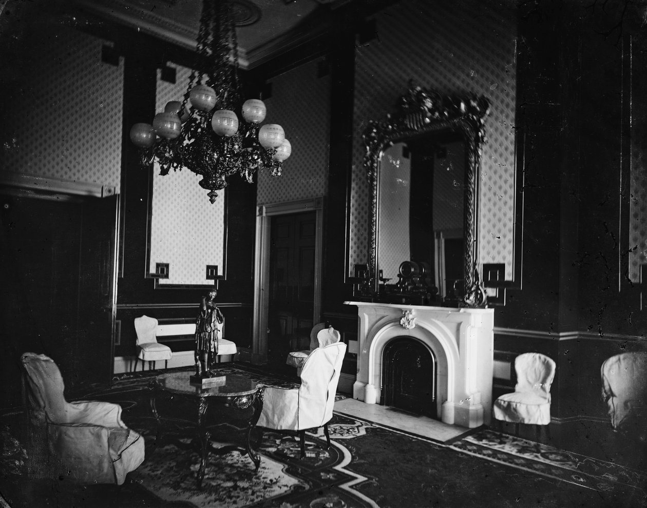 ホワイトハウスのインテリア、オールドグリーンルーム、大統領研究、1860-80 作： アメリカの写真家