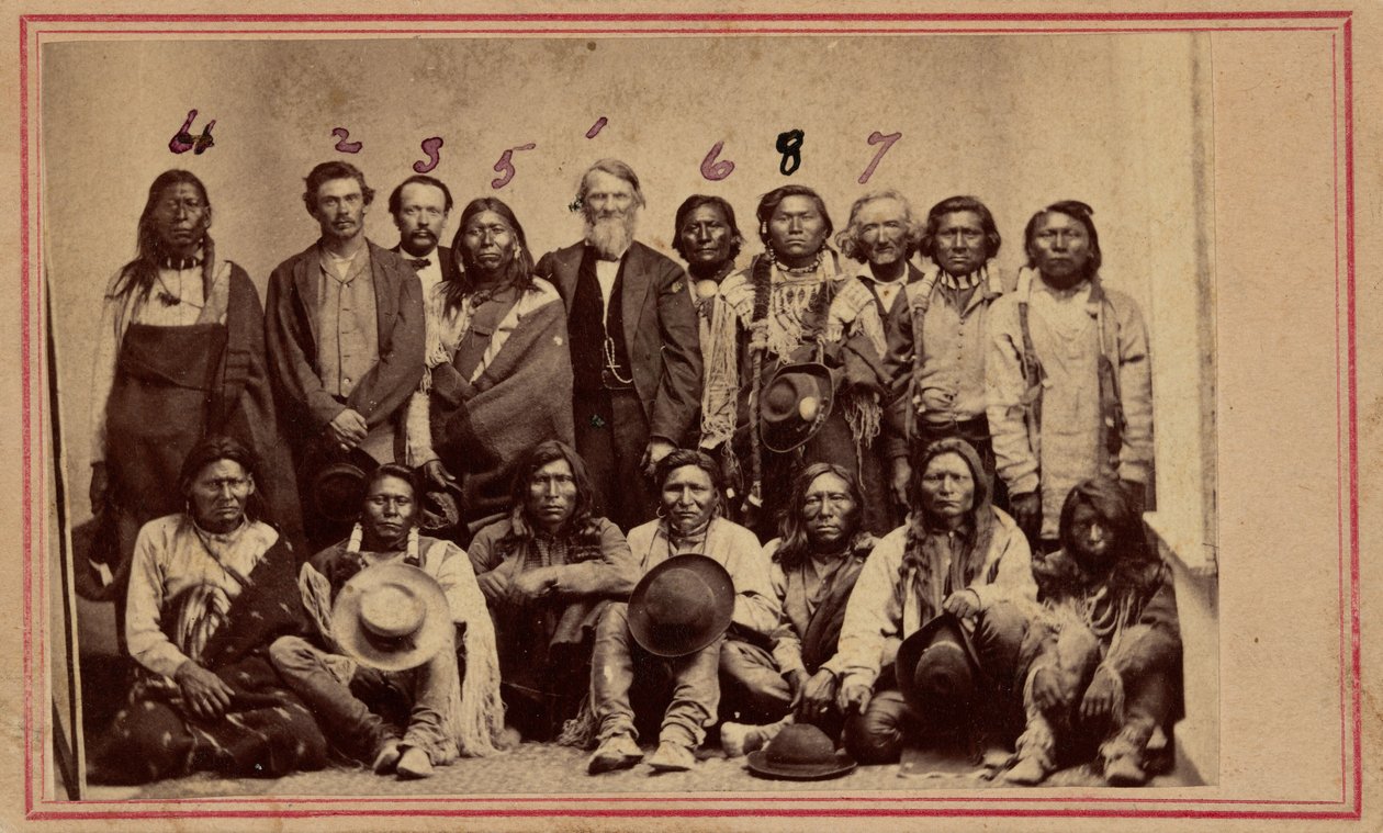 アパッチ族とユート族の酋長とウィリアム・F・M・アーニー（1867年）（写真 作： アメリカの写真家