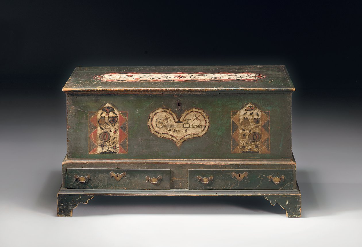 1790年、ペンシルベニア州ランカスター郡のスサナシェブレンに刻まれた、ペンキで装飾されたリフトトップの持参金箱 作： アメリカの学校