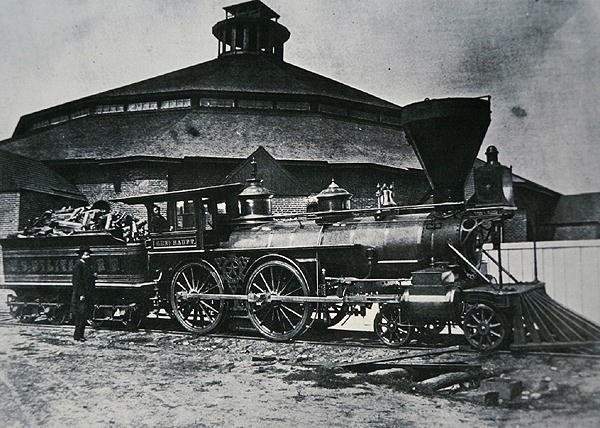 アレクサンドリア ラウンドハウスにある米軍鉄道 (北軍) の機関車「ジェネラル ハウプト」 作： アメリカの学校