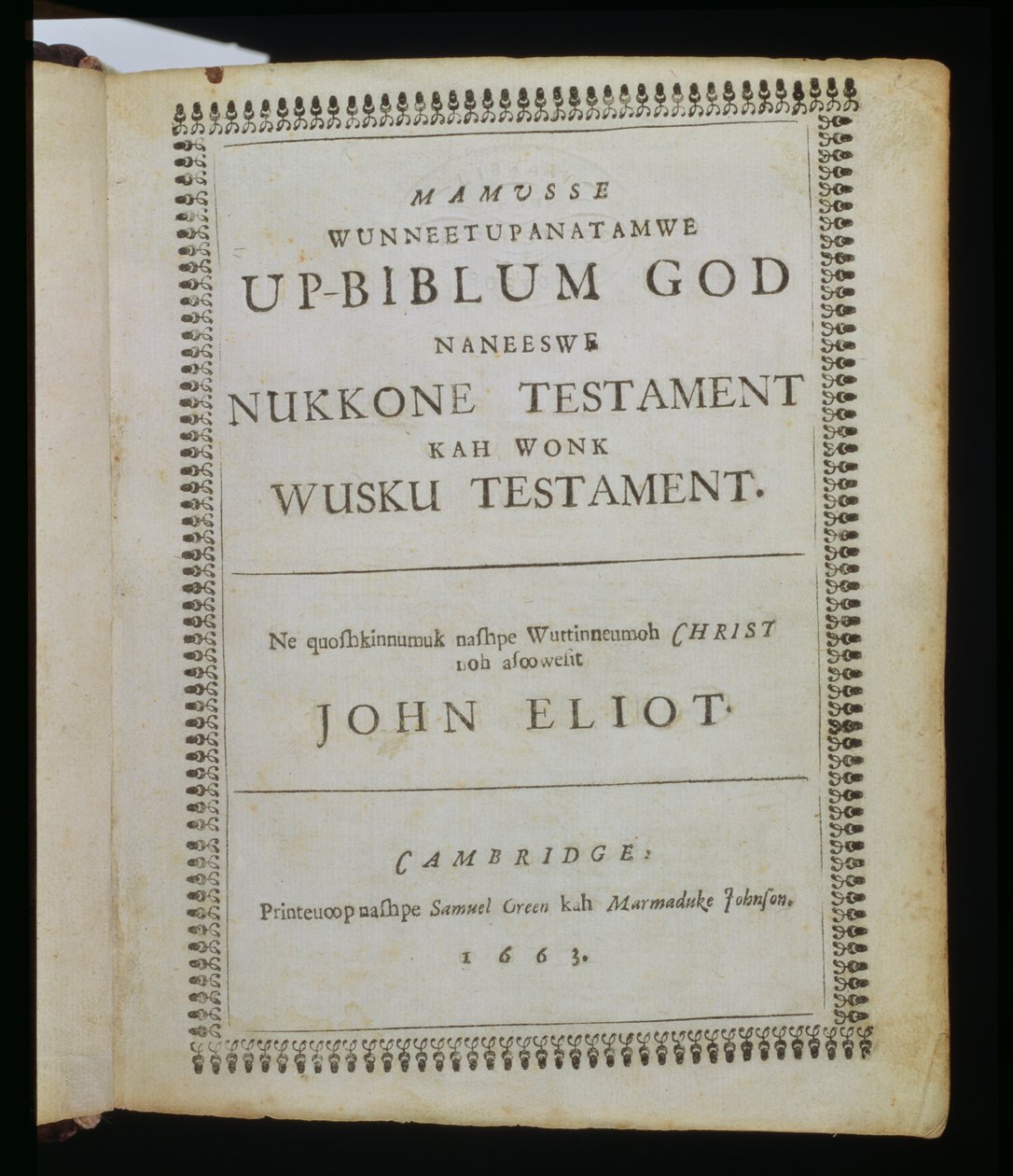 Mamusse Wunneetupanatamwe up-Biblum God（The Whole Holy his-Bible God）、聖書のタイトルページ、エリオットインディアンバイブルとも呼ばれ、ジョンE牧師によってマサチューセッツ語に翻訳されました 作： アメリカの学校