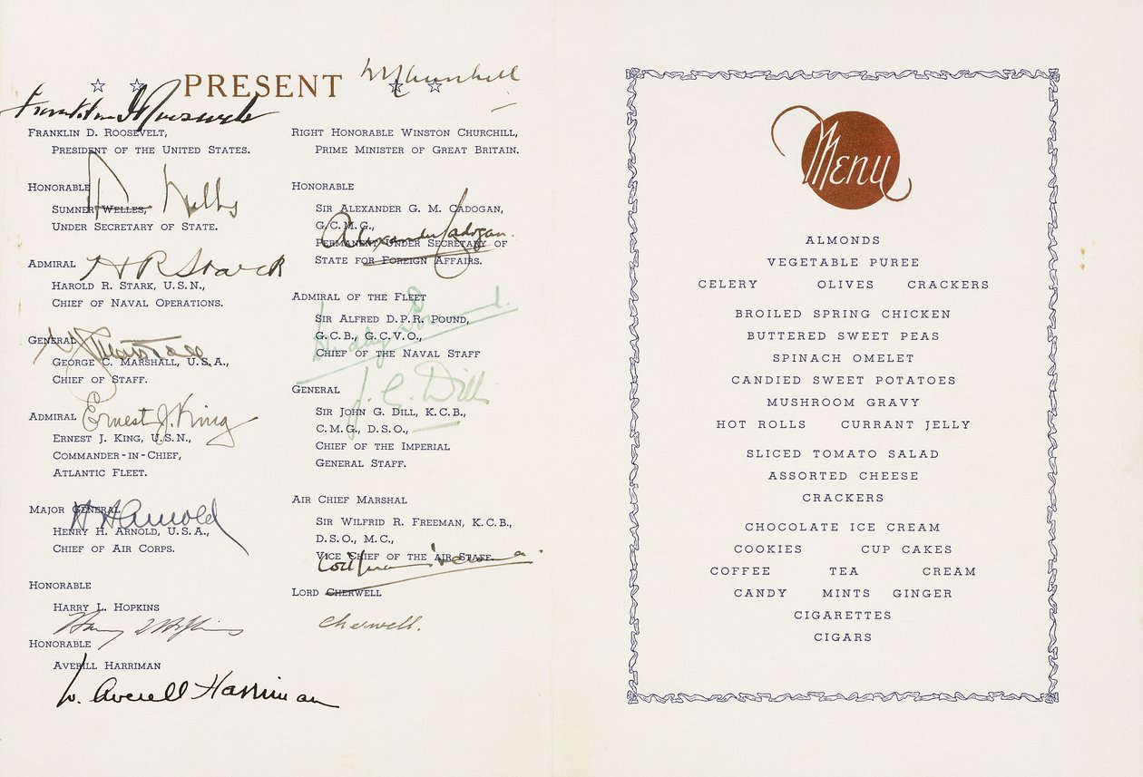 Gedrucktes Menü, signiert von Winston Churchill und Franklin D. Roosevelt, U.S. Flaggschiff Augusta, Schiffshafen, Neufundland, datiert 9. August 1943. Erstes offizielles Treffen von Churchill und Roosevelt, das die Atlantik-Charta hervorbrachte von American School