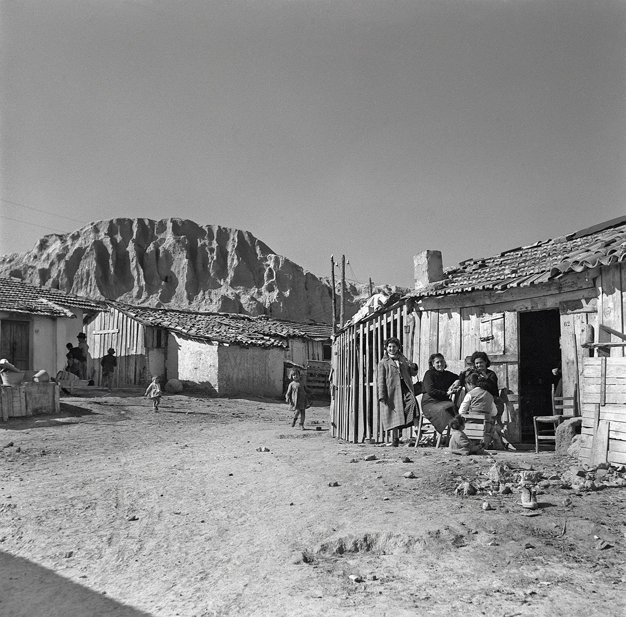 家族、モンテカティーニ工場の村 作： 