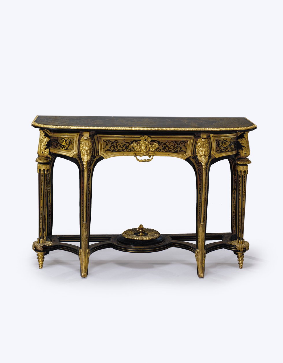 オルモルに取り付けられた茶色のべっ甲の桟橋テーブルの1つ、c.1710（オルモル、真ちゅうの象眼細工、べっ甲、革）（360580も参照） 作： アンドレ・チャールズ（attr。To）Boulle