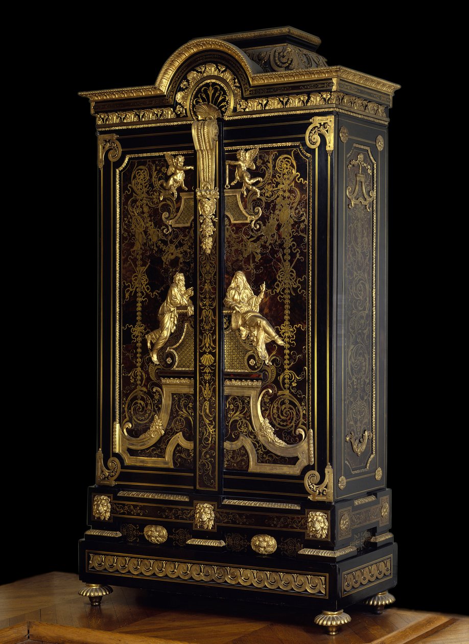 ルイ14世様式の家具（1661年～1715年）：アスパシエとソクラテスの像をあしらったワードローブ 樫の木、黒檀、金箔で作られたアンドレ・ブール（1642年～1732年）の作品 Vers 1710 Paris.ルーヴル美術館 作： アンドレ・チャールズ・ブール